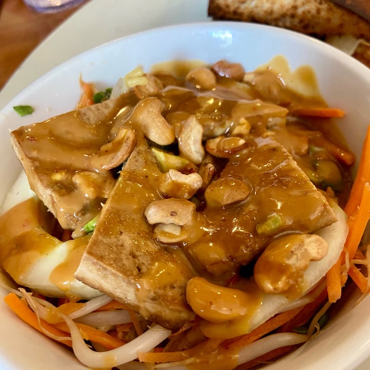 photo of Melt Revival - An Eclectic Cafe pad thai shared by @vfct on  15 Jun 2024 - review
