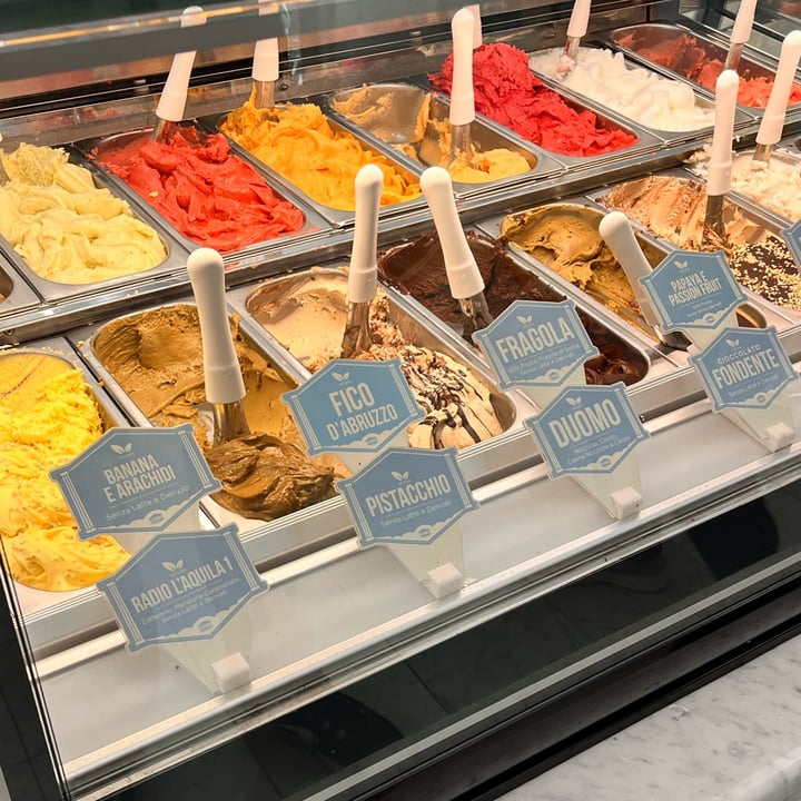 photo of Bar Gelateria Duomo banana e arachidi, duomo, nocciola e cremino shared by @aurylois on  01 Sep 2025 - review