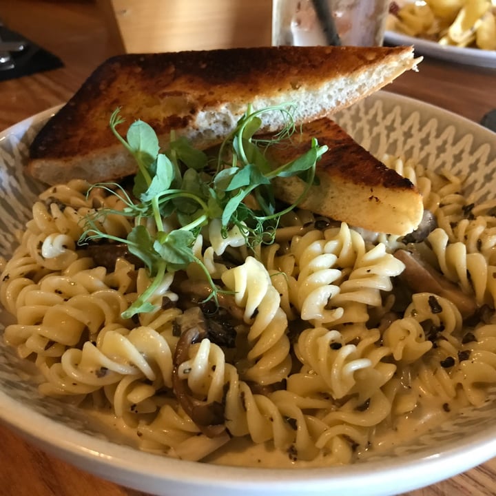 photo of Four Crosses Inn Garlic Truffle Mushroom Fusilli Pasta shared by @debbiepinson on  14 Oct 2023 - review