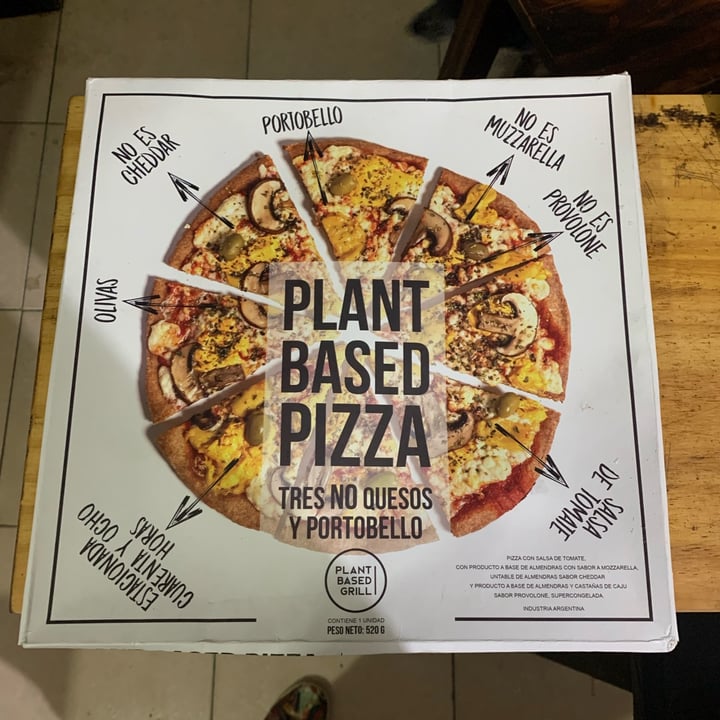 photo of Plant based grill Plant based pizza tres no quesos y portobello shared by @pauli-arce on  21 Aug 2023 - review