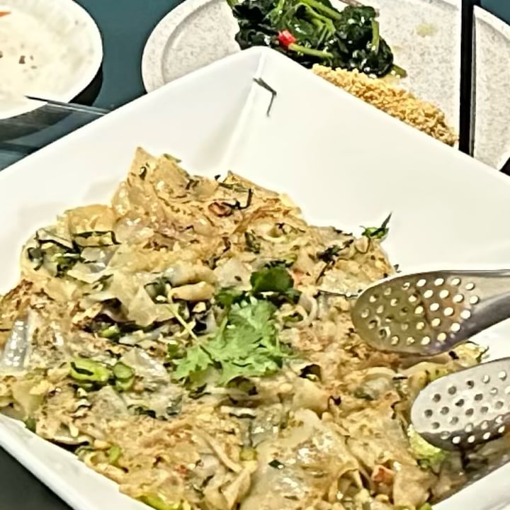 photo of Mother Earth Classic 大地之素 Wok-Fried 'Hor Fun' with Diced Kailan & Preserved Radish shared by @herbiveg on  23 Jan 2025 - review