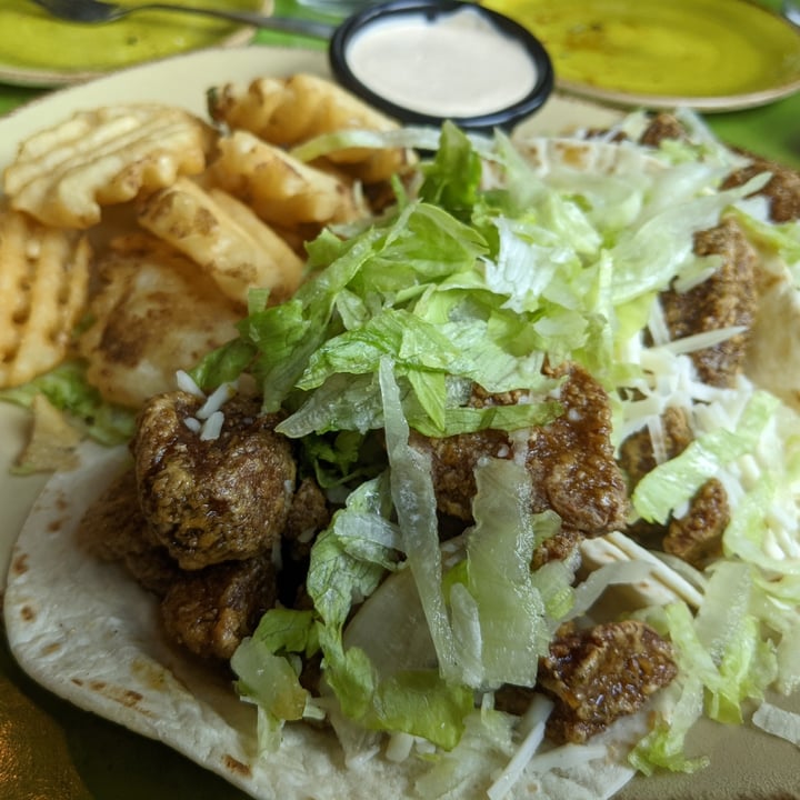 photo of Mad Mex Wing-O Seitan Wings Taco Plate shared by @caseyveganforlife on  25 Apr 2024 - review