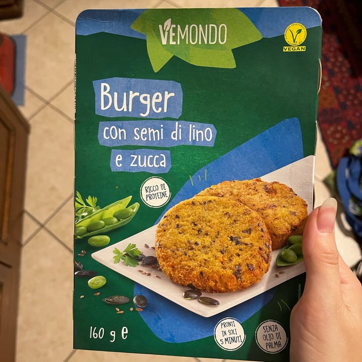 photo of Vemondo burger con semi di lino e zucca shared by @gioelle on  03 Jan 2024 - review