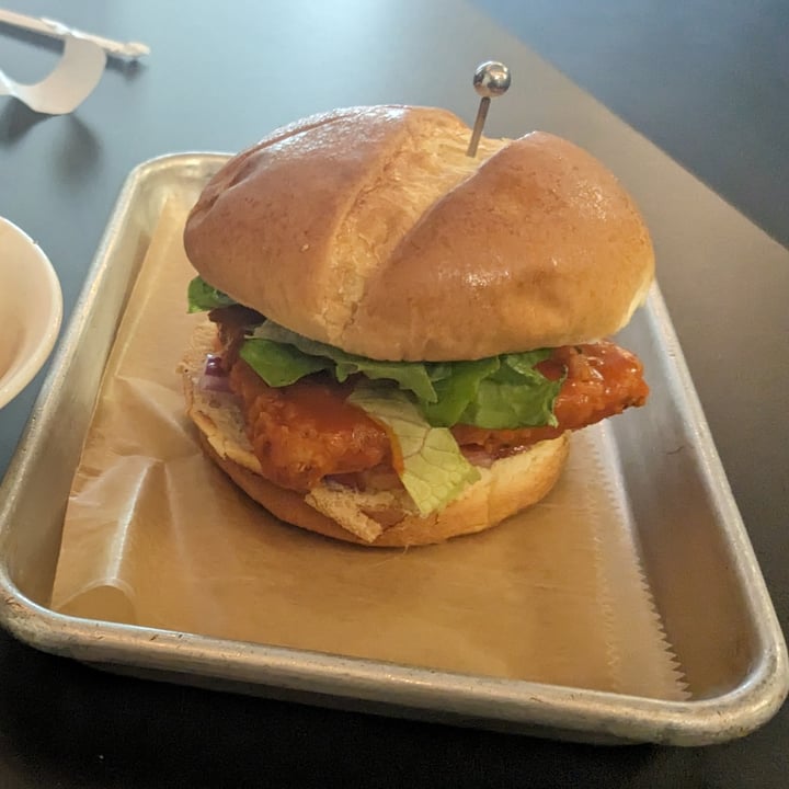 photo of 4th & State buffalo chick'n sandwhich shared by @kristikrum on  05 Jun 2024 - review