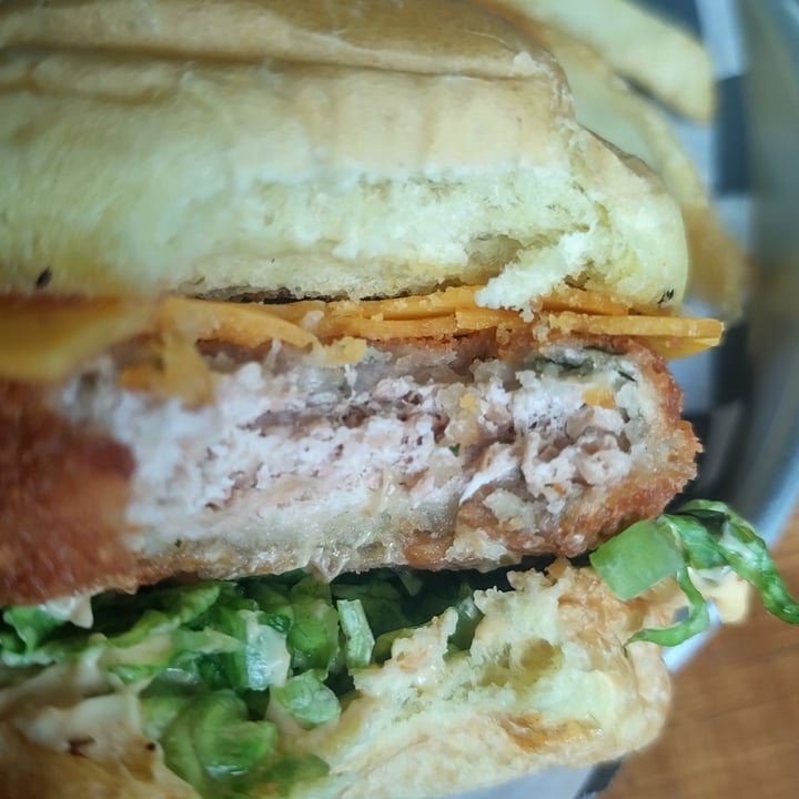 photo of Un Amor De Vegano BIO Mac CRISPY de NO pollo Burger shared by @noeschulz on  09 Sep 2023 - review