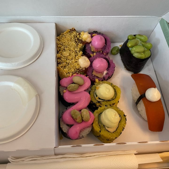 photo of EssenzaSushi Box Small Rainbow 10 pezzi shared by @flamy on  14 Apr 2024 - review