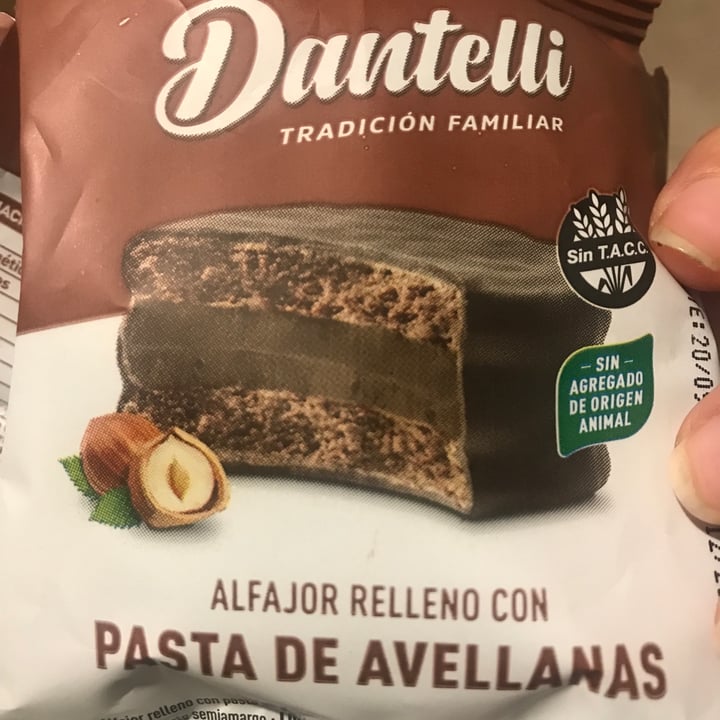 photo of dantelli Alfajor de chocolate relleno con pasta de Avellanas shared by @ceciliamarnero on  29 Sep 2023 - review
