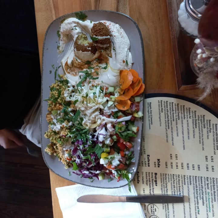 photo of Hummus Küch' Küch Spezial Teller shared by @drone53 on  25 Apr 2025 - review
