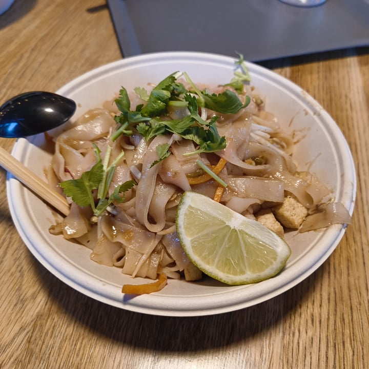 photo of Tivoli Food Hall Vegan Pad Thai shared by @serenasofia on  24 Sep 2025 - review