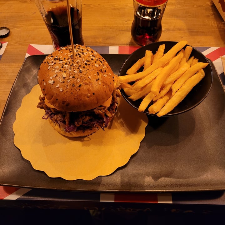photo of Old England Pub - Pub Birreria Padova Pulled pork vegan shared by @a1ex on  10 Dec 2023 - review