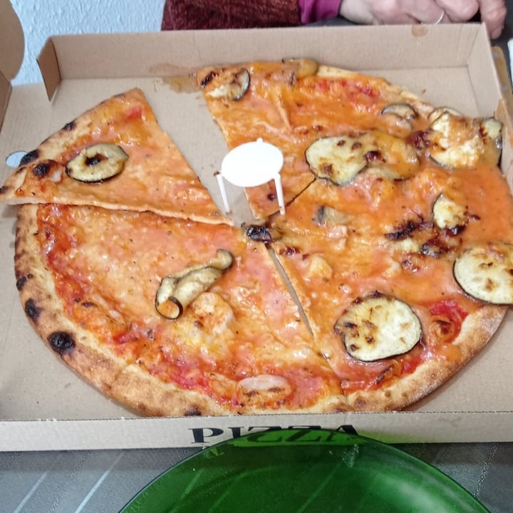 photo of deWeggie's Pizza Vegana Deweggies shared by @moniqueta on  08 Mar 2024 - review