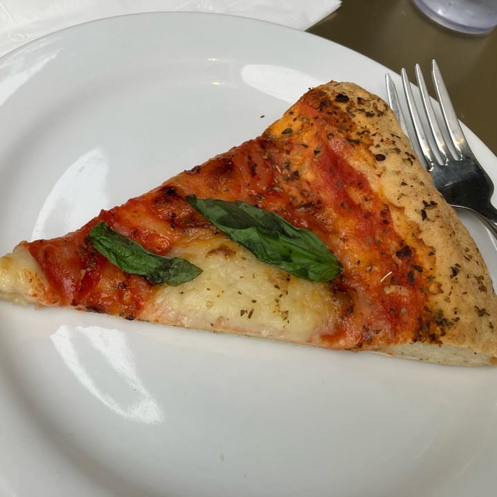 photo of Petunia's Pies & Pastries Margherita Pizza Slice shared by @raatz on  04 Sep 2025 - review