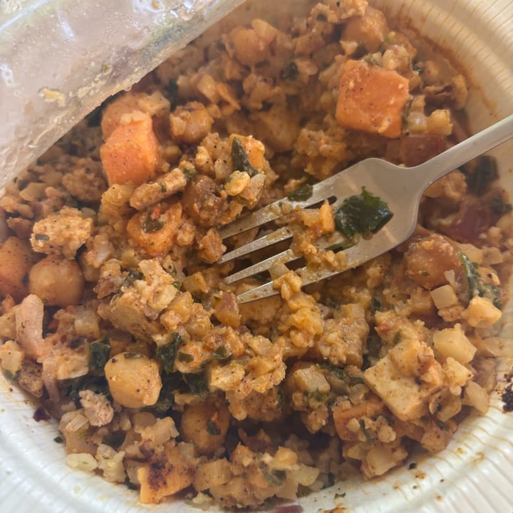 photo of Trader Joe's Riced Cauliflower Bowl shared by @esmevegana on  29 Sep 2025 - review