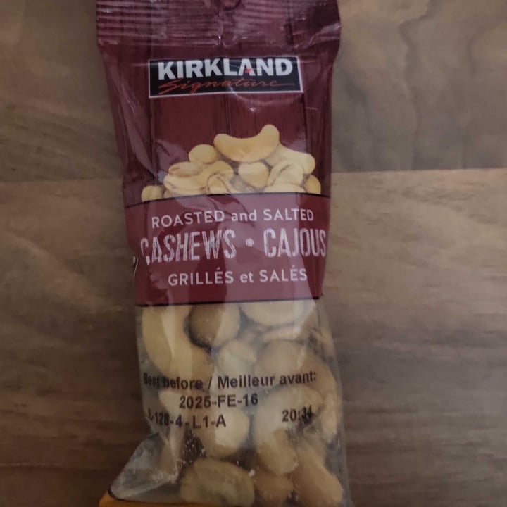 photo of Kirkland Signature Cashews roasted salted shared by @def0x00 on  21 Jun 2024 - review