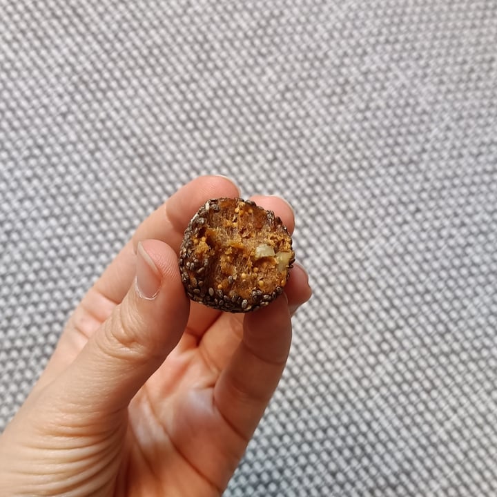 photo of Vemondo praline fichi, noci e semi di chia shared by @valeriedarkblue on  25 Jul 2024 - review