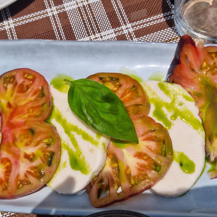 photo of BuenaVida 100% Vegan Caprese shared by @safariveg on  21 May 2025 - review