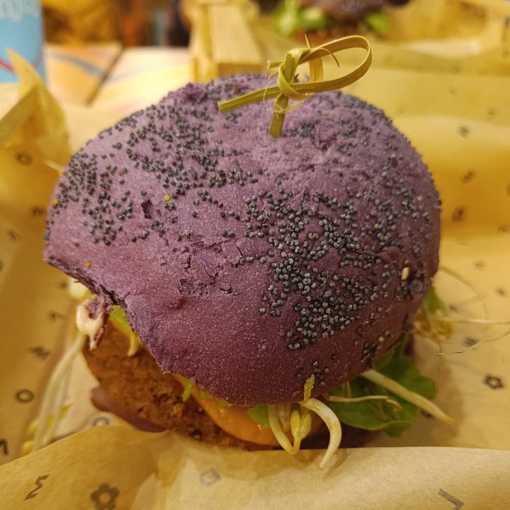 photo of Flower Burger flower burger shared by @luana92 on  06 Nov 2024 - review
