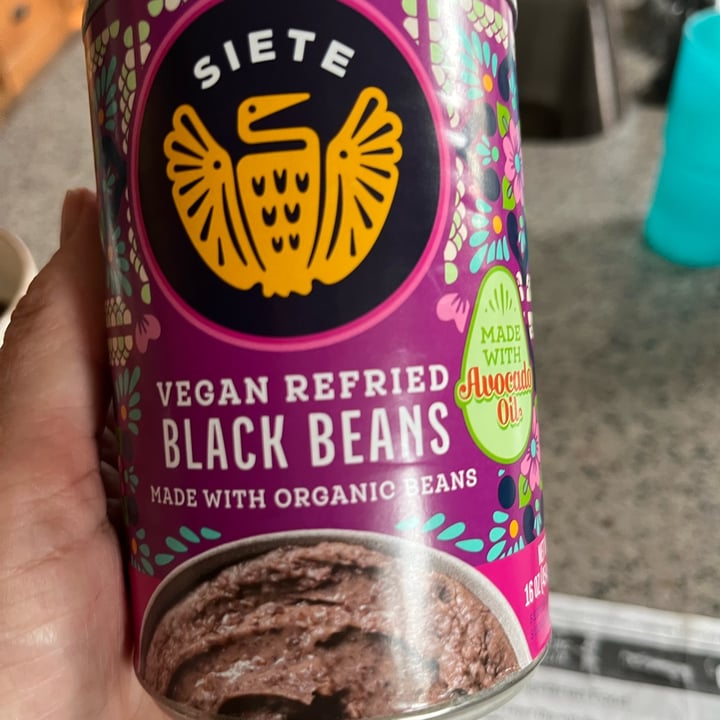 photo of Siete Family Foods Vegan Refried Black Beans shared by @tatanka05 on  20 Aug 2023 - review