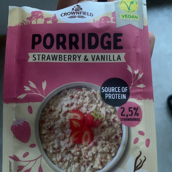 photo of Crownfield porridge strawberry And Vanilla shared by @marghecastronuovo on  27 Feb 2025 - review