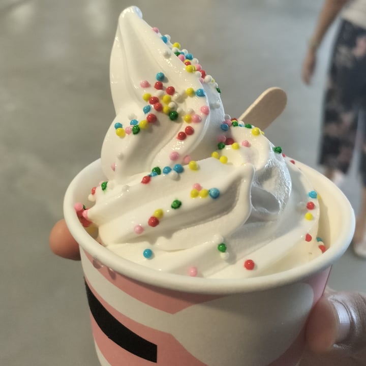 photo of Swedish Bistro | IKEA Singapore Tampines Soy Frozen Yogurt Ice Cream shared by @glitteryunicorn on  22 Nov 2024 - review