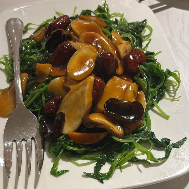 photo of Green on Earth Vegetarian Cafe Three Treasures Spinach shared by @zarreen on  11 Oct 2025 - review