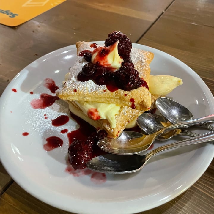 photo of VEGHOMETRO Sbriciolata con crema pasticcera vegana shared by @brz-elisa on  12 Feb 2025 - review