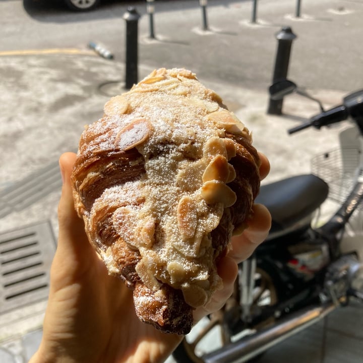 photo of LaGula By The Hungry Tapir Almond Croissant shared by @david- on  24 Jan 2024 - review