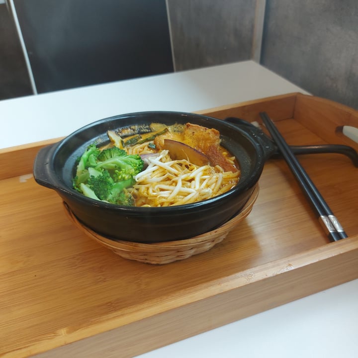 photo of Minf Houze Vegan Cafe Curry Ramen shared by @lucyvictoria92 on  09 Mar 2024 - review