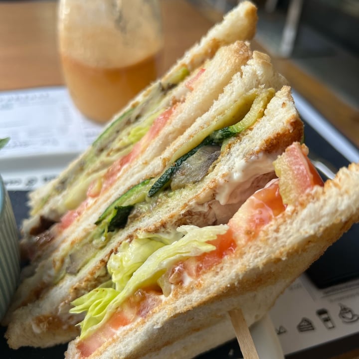 photo of Mugs & co. Cozy cafe & Bakery veggie club sandwich shared by @moccymoccy on  17 Apr 2024 - review
