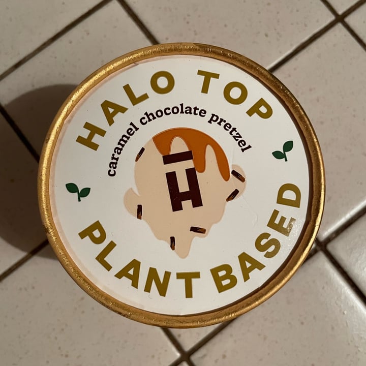 photo of Halo top plant based caramel chocolate pretzel ice cream shared by @carolo on  16 Oct 2024 - review