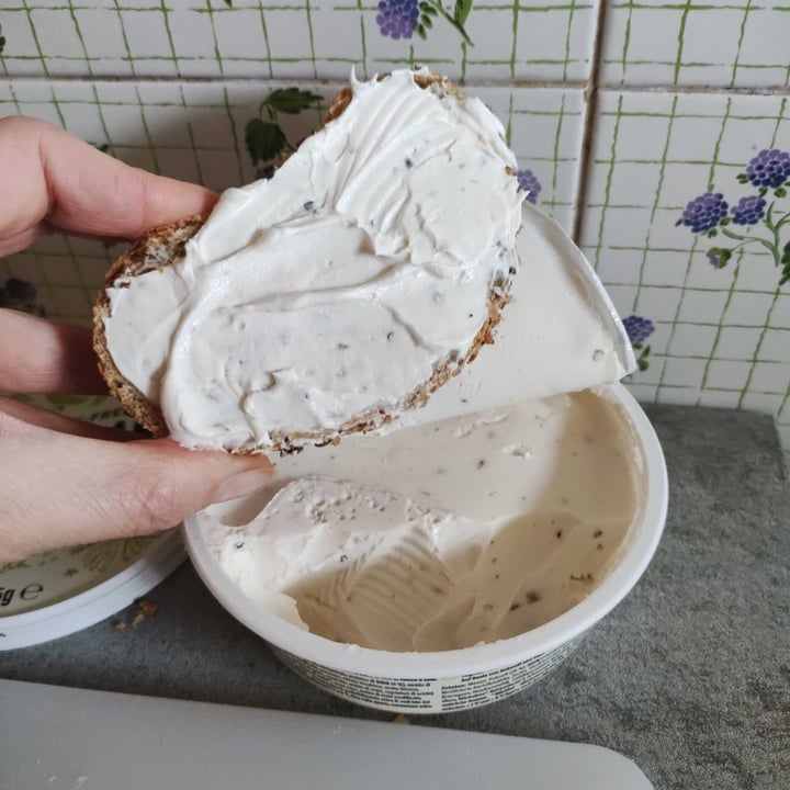 photo of vegan island dairy free spread shared by @ericaatt on  29 Jan 2024 - review