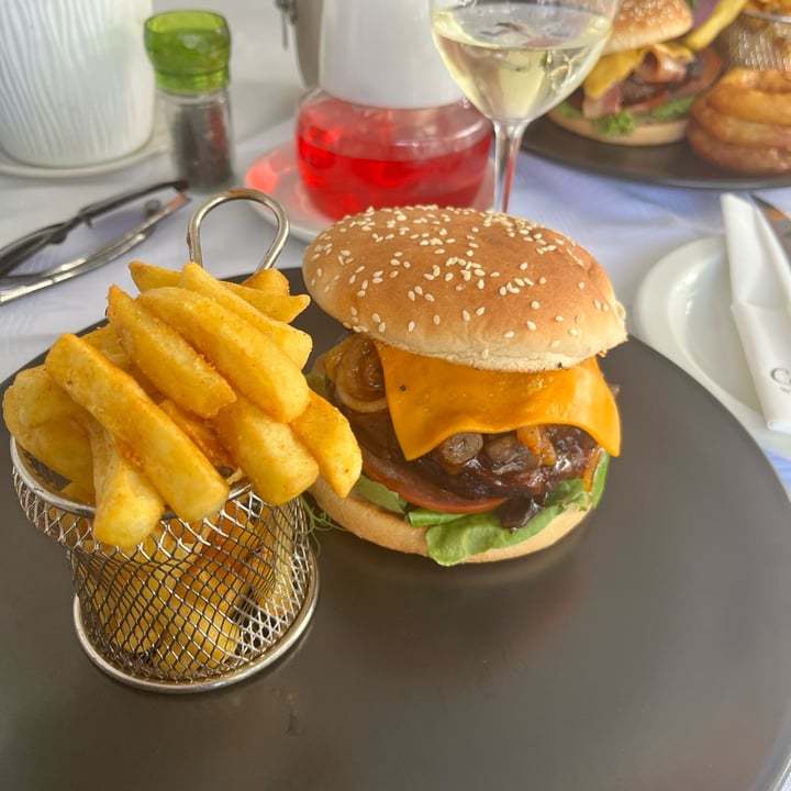 photo of Café du Vin vegan burger shared by @peppadew on  12 Aug 2024 - review