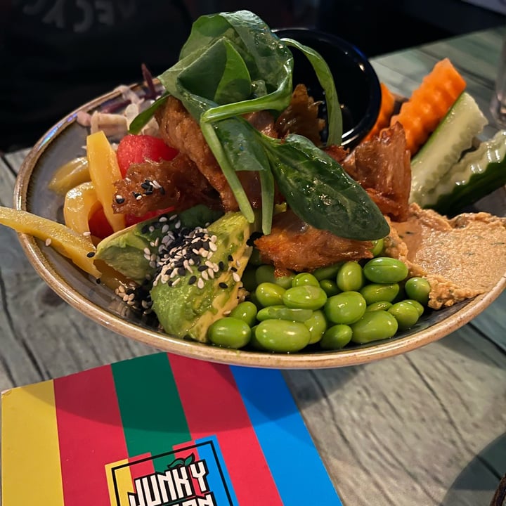 photo of Junk y Vegan Chickless Bowl shared by @veganhaven on  07 Sep 2024 - review