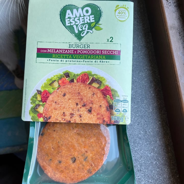 photo of Amo Essere Veg Burger Melanzane E Pomodori Secchi shared by @lucyvegan83 on  22 Jul 2025 - review
