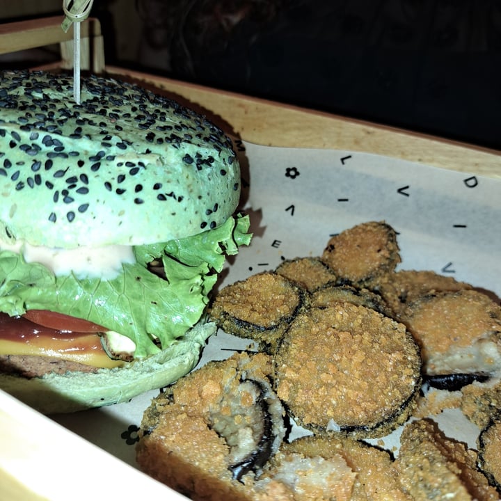 photo of Flower Burger jungle bbq con melanzane shared by @elisaiezzi on  02 Sep 2023 - review
