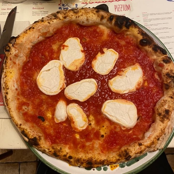 photo of Pizzium Margherita con Mozzarella Vegana shared by @gilazza on  28 Aug 2023 - review