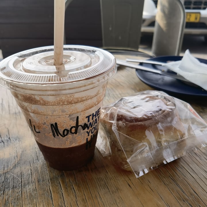 photo of Seattle Coffee Company The Grove Mall Namibia Café Mocha With Almond Milk... And A Vegan Cinnamon Bun shared by @savarna on  05 Sep 2023 - review