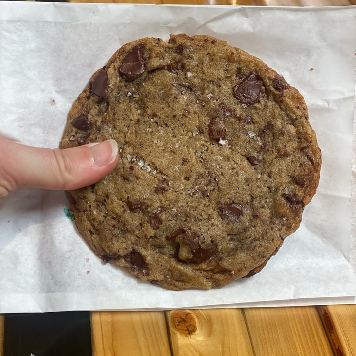 photo of Gladys Restaurant Chocolate Chip Cookie shared by @curvycarbivore on  06 May 2024 - review