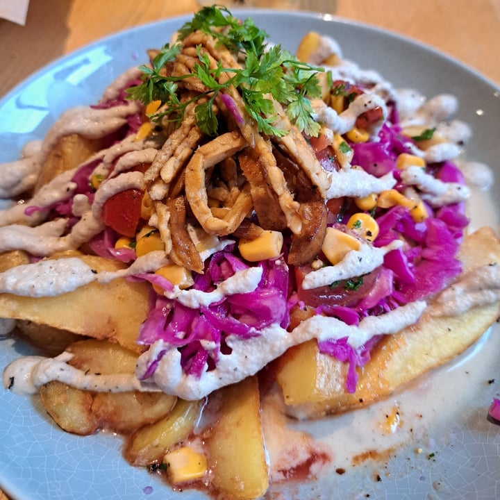 photo of RoseHip Vegan Bistro Loaded Potatoes WITH BECHAMEL SAUCE AND TEMPEH shared by @queerbaby on  04 Mar 2025 - review