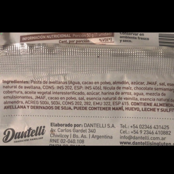 photo of dantelli Alfajor de chocolate relleno con pasta de Avellanas shared by @ceciliamarnero on  29 Sep 2023 - review