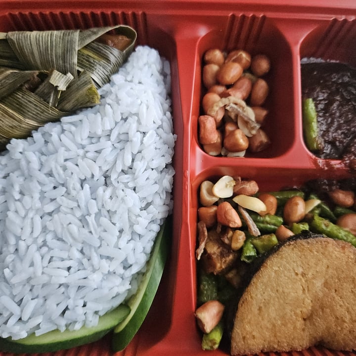 photo of Pine Tree Cafe Nasi Lemak shared by @cakebatter on  13 Nov 2024 - review