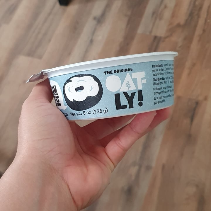 photo of Oatly cream cheese shared by @viralata on  23 Nov 2023 - review