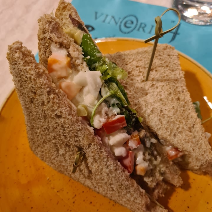 photo of Vineria N°4 Club Sandwich Vegan, Patè Di Carciofi, Insalatina, Formaggio Vegetale Spalmabile E Insalata Russa shared by @yuribruce on  03 Dec 2023 - review
