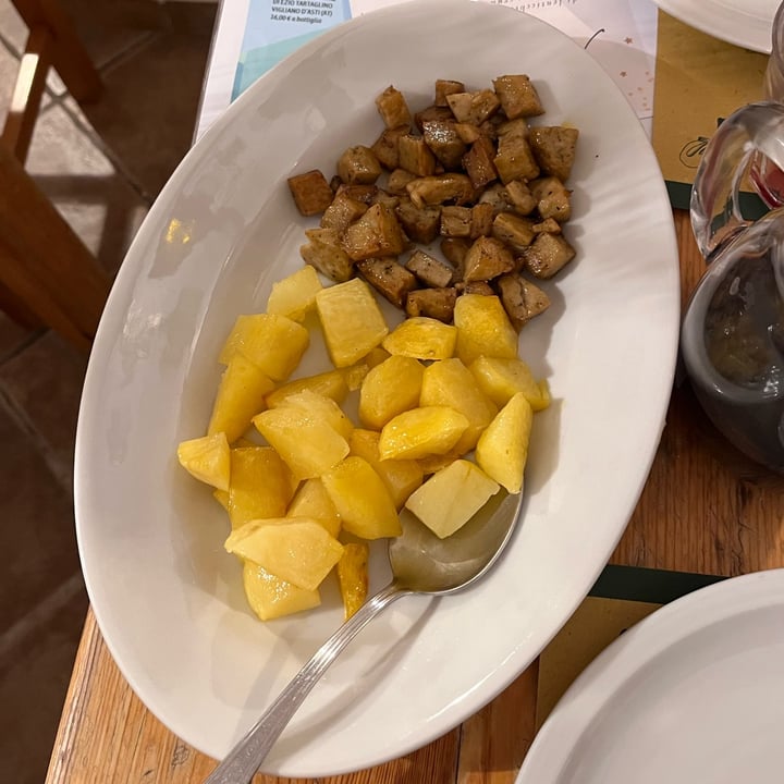 photo of Rifugio Pian dell'Arma Seitan con patate + altri piatti shared by @effel on  08 Jan 2024 - review