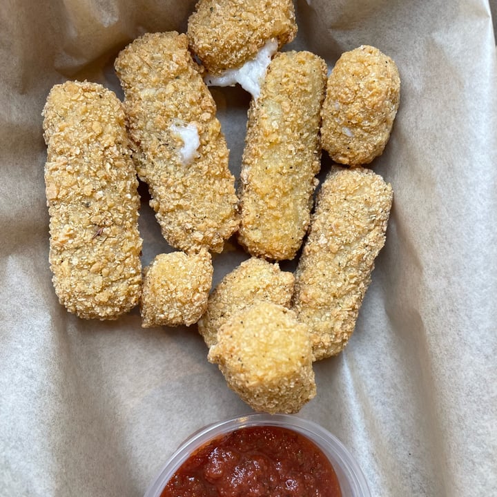 photo of Healthy Junk at the House mozzarella sticks shared by @esmevegana on  11 Dec 2023 - review