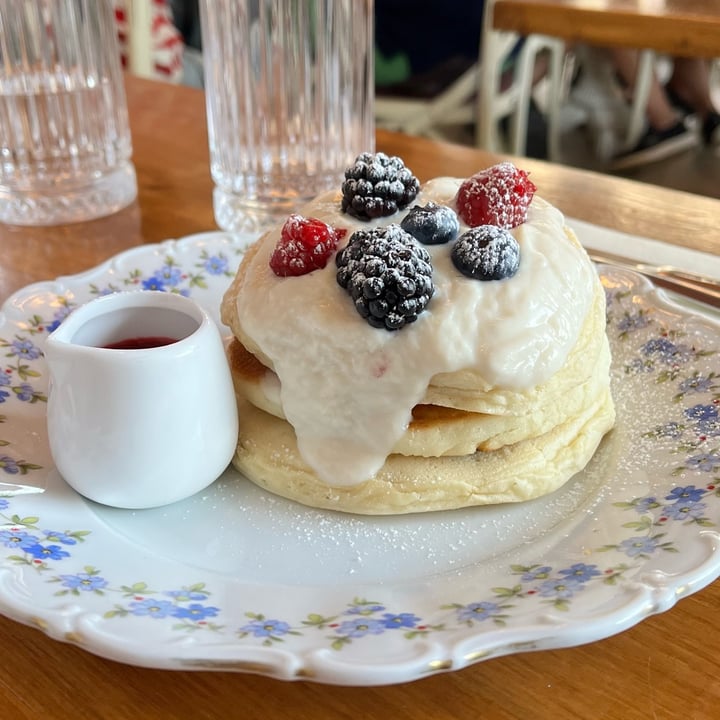 photo of Valú bakery & cakes Yogurt & Berry Pancakes shared by @ademarsi on  22 Aug 2025 - review