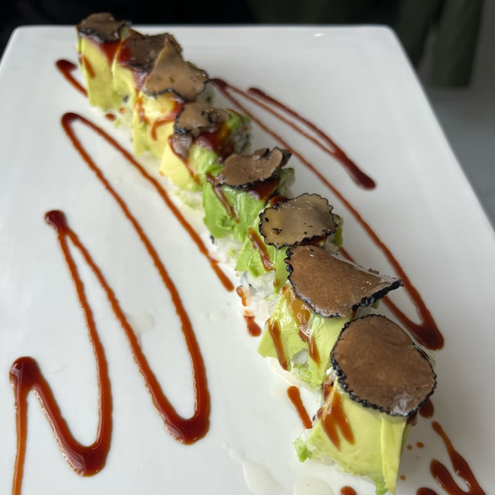 photo of Asia Fusion Sushi Vegan Cheese Roll Con Tartufo shared by @annatridici on  27 Dec 2023 - review