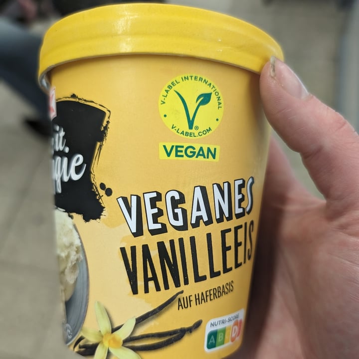 photo of Kaufland Take it Veggie veganes vanilleeis shared by @vganbeast on  01 May 2024 - review