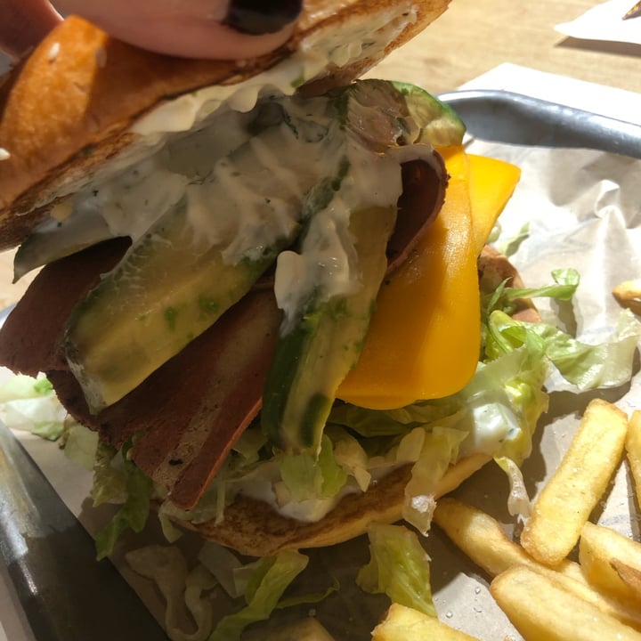 photo of Foster's Hollywood Veggie Burger shared by @ramseier on  30 Apr 2024 - review