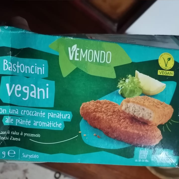 photo of Vemondo Bastoncini vegani con una croccante panatura alle piante aromatiche shared by @angieliberatutti on  07 Feb 2024 - review